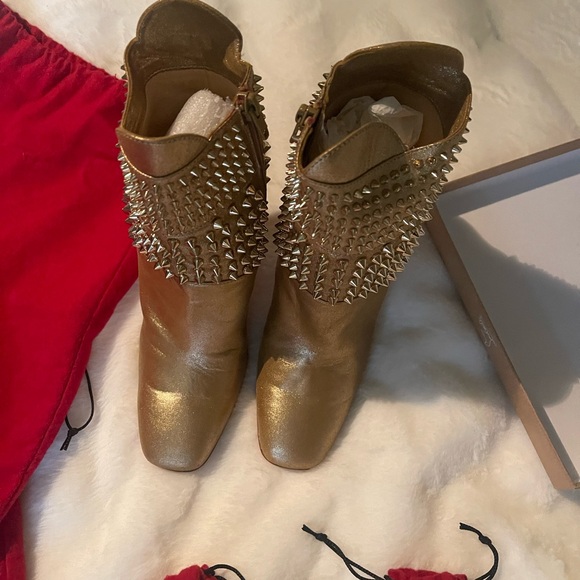 Authentic Christian Louboutin boot with 2 sets of heel replace - Picture 3 of 7